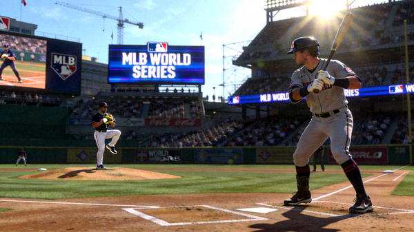 美国职业棒球大联盟世界大赛直播 - 投手正准备投球，击球手严阵以待